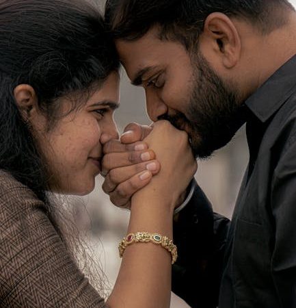 Consejos para tener citas en línea seguras en España